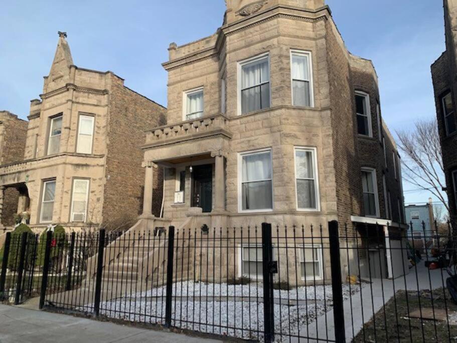 Appartement Modern 4Br Just A Block From Cta Pink Line With Pool Table Free Parking à Chicago Extérieur photo