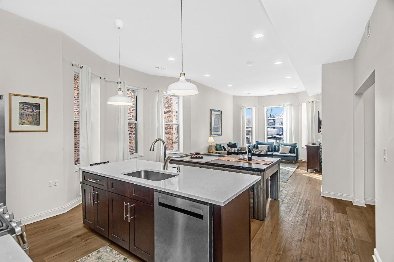 Appartement Modern 4Br Just A Block From Cta Pink Line With Pool Table Free Parking à Chicago Extérieur photo