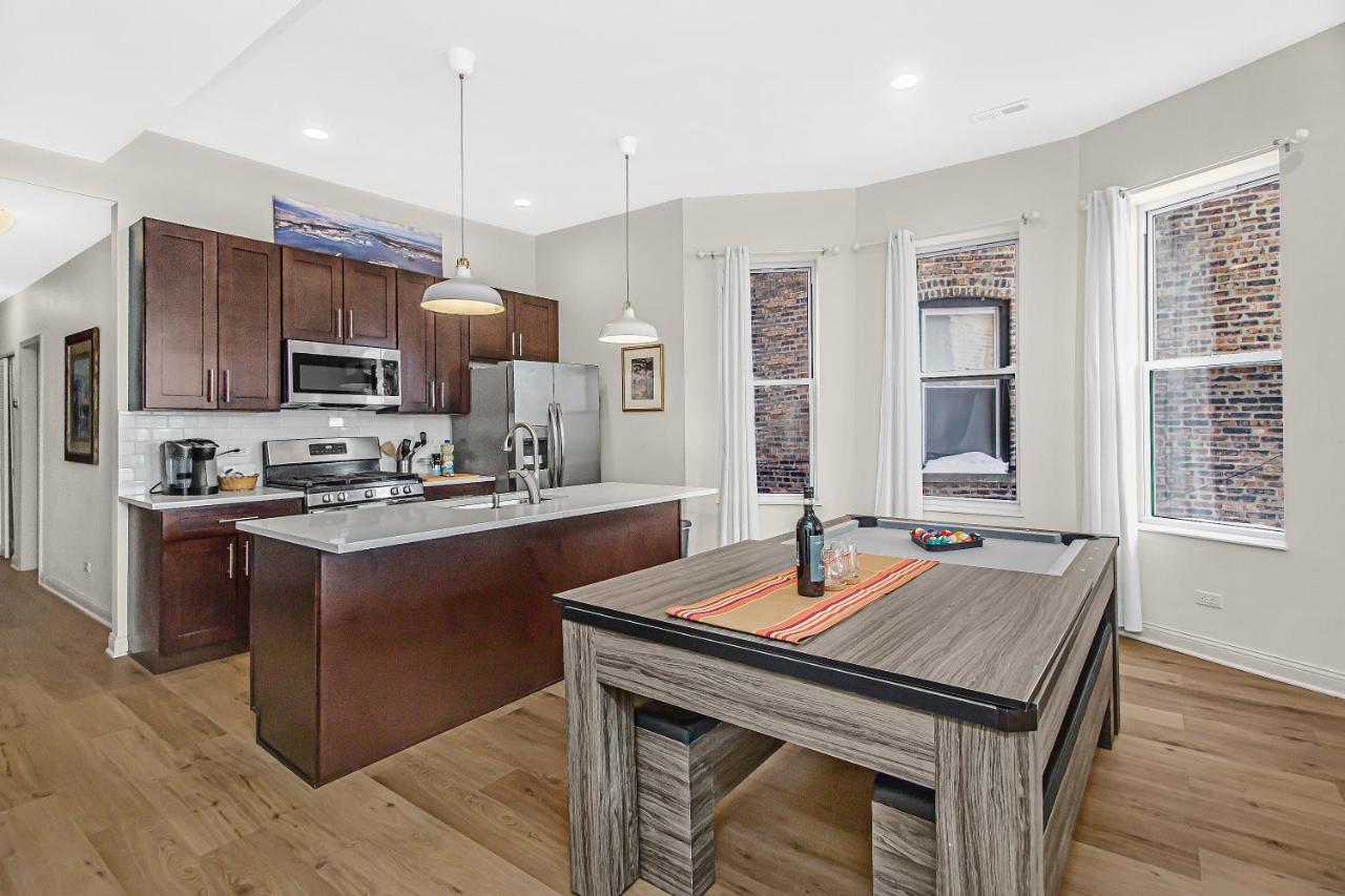 Appartement Modern 4Br Just A Block From Cta Pink Line With Pool Table Free Parking à Chicago Extérieur photo