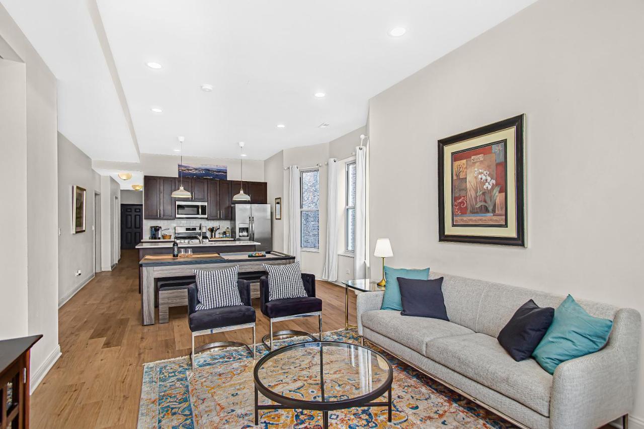 Appartement Modern 4Br Just A Block From Cta Pink Line With Pool Table Free Parking à Chicago Extérieur photo