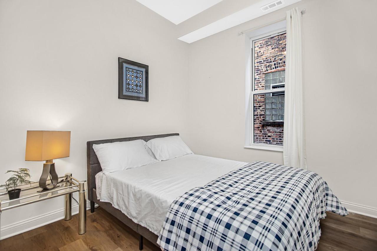 Appartement Modern 4Br Just A Block From Cta Pink Line With Pool Table Free Parking à Chicago Extérieur photo